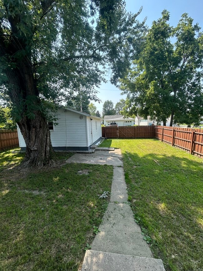 903 S Indiana Ave in Auburn, IN - Building Photo - Building Photo