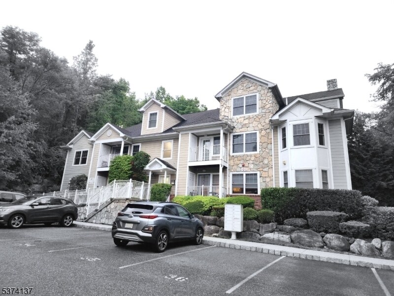 5 Hamburg Turnpike in Butler, NJ - Building Photo