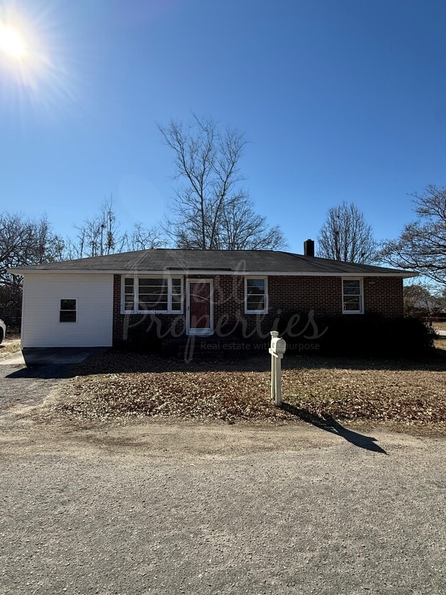 property at 921 Woodland Dr