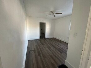 765 S Main St, Unit B in St. Clair, MO - Building Photo - Building Photo