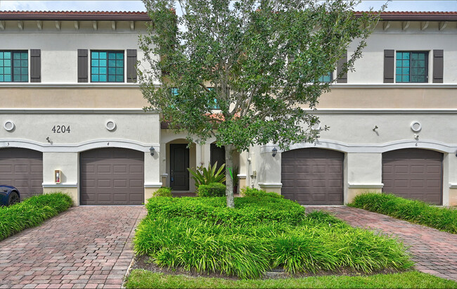 property at 4204 N Dixie Hwy