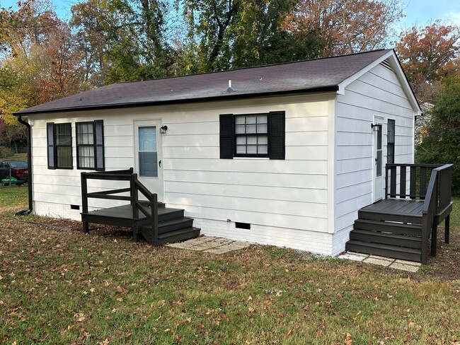 500 Alamance Rd in Burlington, NC - Foto de edificio - Building Photo