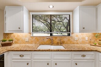 9006 Balcones Club Dr in Austin, TX - Building Photo - Building Photo