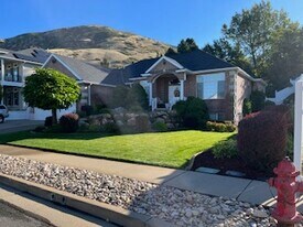 1126 Heather Cir, Unit 1126 Heather Cir #B in Farmington, UT - Building Photo