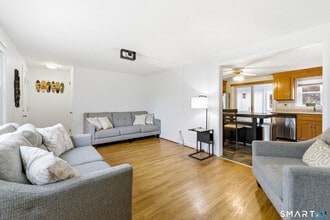 56 Westgate St in West Hartford, CT - Building Photo - Building Photo