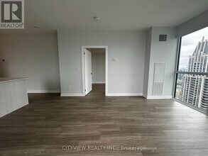430-3430 Square One Dr in Mississauga, ON - Building Photo - Building Photo