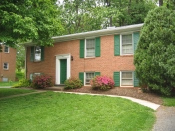 1706 Cedar Hill Rd in Charlottesville, VA - Building Photo