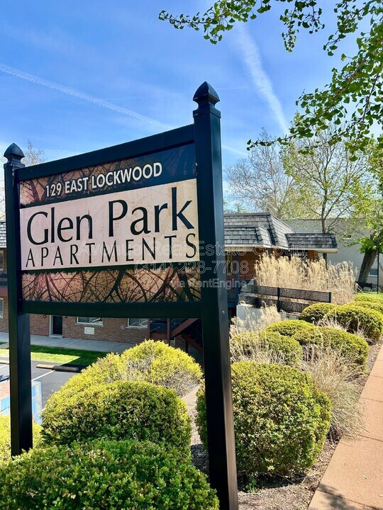 129 E Lockwood Ave in Webster Groves, MO - Building Photo