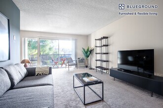 877 Heatherstone Way in Mountain View, CA - Building Photo - Building Photo
