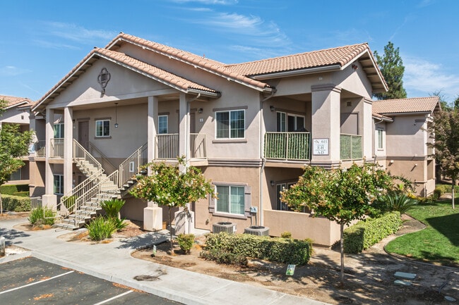 Centennial Place Apartments in Hanford, CA - Building Photo - Building Photo
