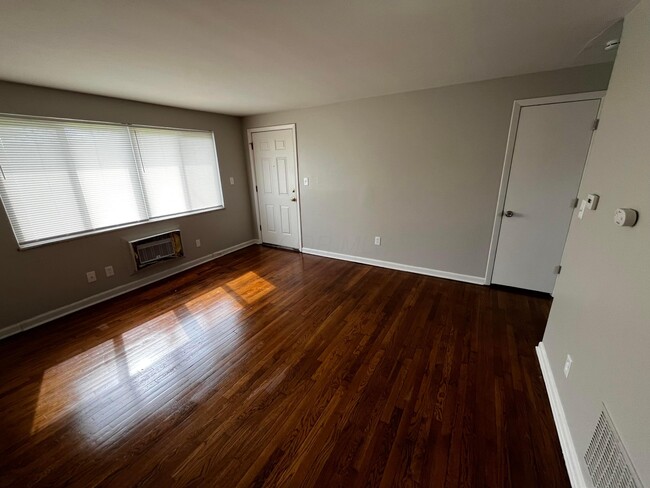 4689 Hilton Ave in Columbus, OH - Building Photo - Building Photo
