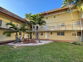 8500 SW 109th Ave in Miami, FL - Building Photo