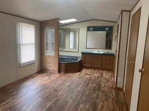 11 2, ND St in Asheville, NC - Building Photo - Building Photo