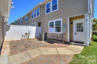 8273 Viewpoint Lane in Cornelius, NC - Building Photo - Building Photo