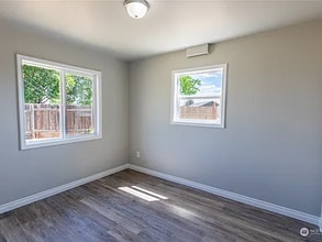 1127 Arlington Dr in Moses Lake, WA - Building Photo - Building Photo