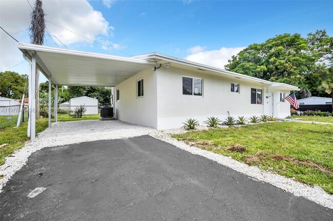 1401 NE 152nd St in North Miami Beach, FL - Building Photo - Building Photo