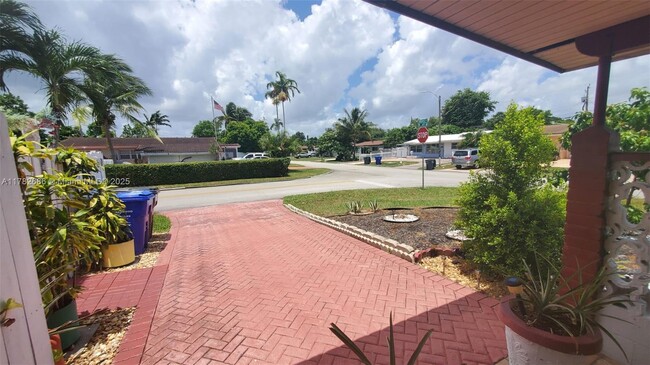 6460 Roosevelt St in Hollywood, FL - Building Photo - Building Photo