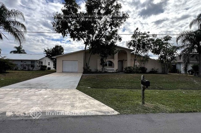 property at 832 SE Thornhill Dr