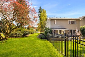 17427 92nd Ave NE in Bothell, WA - Building Photo - Building Photo