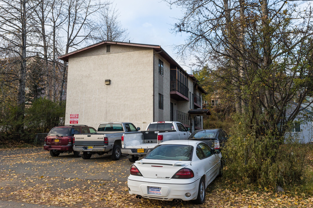 301 E 15th Ter in Anchorage, AK - Foto de edificio