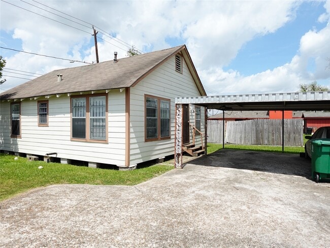 4818 Hirsch Rd in Houston, TX - Building Photo - Building Photo