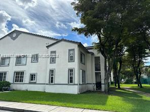 4580 NW 107th Ave in Doral, FL - Foto de edificio