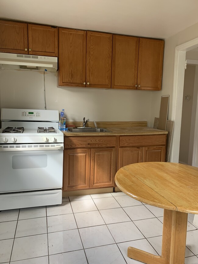 15 Coolidge Ave, Unit 1st floor in Edison, NJ - Building Photo - Building Photo