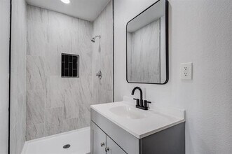 322 NE 29th St in Grand Prairie, TX - Building Photo - Building Photo