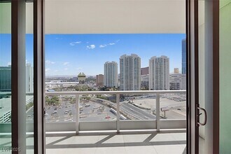 222 Karen Ave in Las Vegas, NV - Building Photo - Building Photo