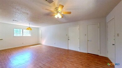 1015 Martin Luther King Dr in San Marcos, TX - Foto de edificio - Building Photo