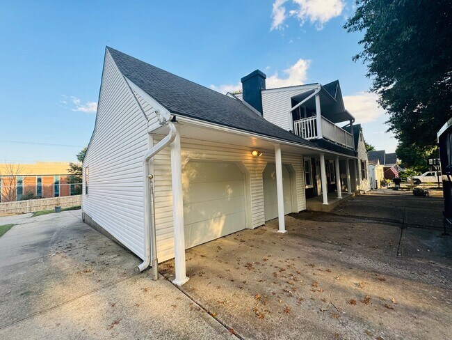 5543 Granada Ln in Mission, KS - Building Photo - Building Photo