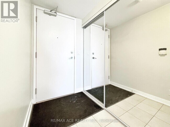 38-2338 Lee Centre Dr in Toronto, ON - Building Photo - Building Photo