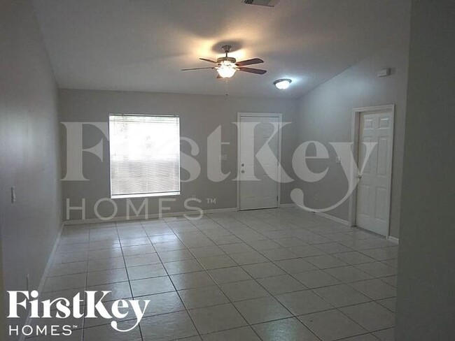 3562 SW Carmody St, Unit 1F in Port St. Lucie, FL - Foto de edificio - Building Photo
