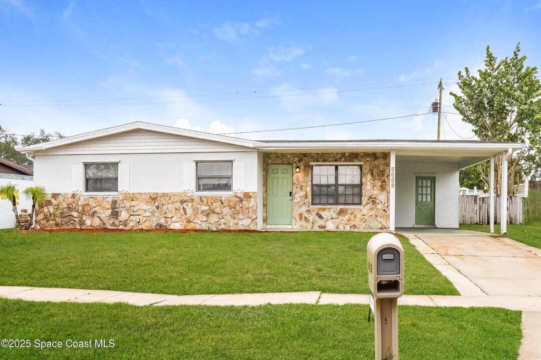 1159 Heather Glen Cir in Melbourne, FL - Foto de edificio