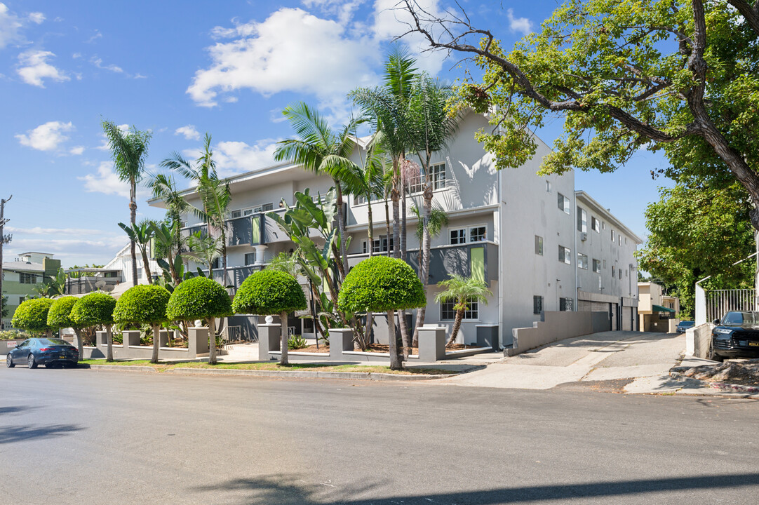 Chateau Barry Apartments in Los Angeles, CA - Building Photo