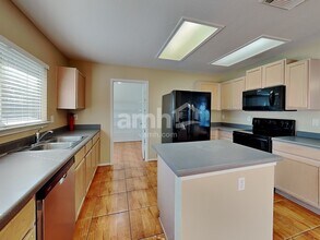 10832 Otter Pass in San Antonio, TX - Foto de edificio - Building Photo