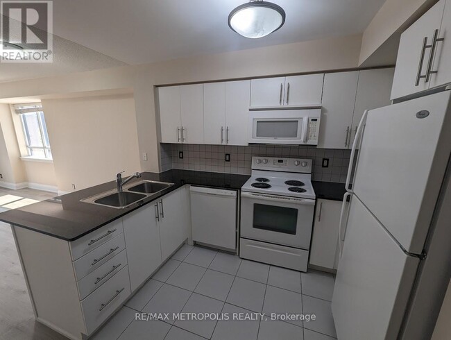 55-455 De Boers Dr in Toronto, ON - Building Photo - Building Photo