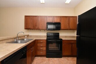 2933 SW 35th Pl in Gainesville, FL - Building Photo - Building Photo