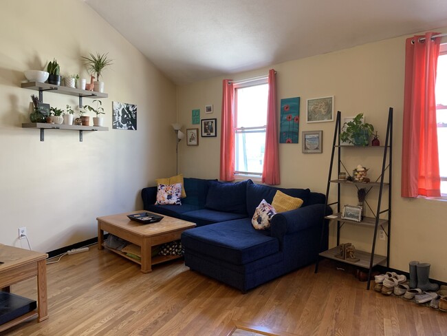 17 Leeds St, Unit 1