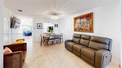 545 NE 5th Pl in Florida City, FL - Building Photo - Building Photo