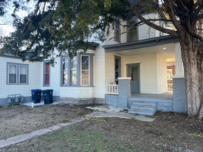 911 W Central Ave-Unit -1 in El Dorado, KS - Building Photo - Building Photo