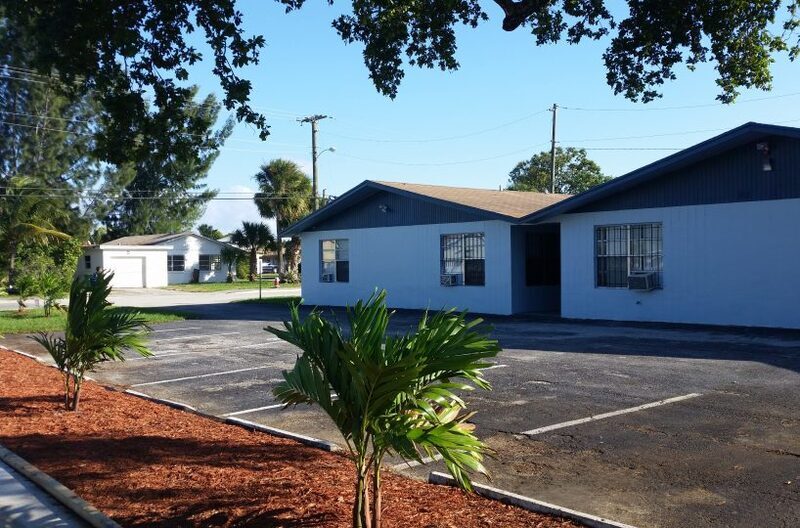 901 W 37th St in Riviera Beach, FL - Building Photo