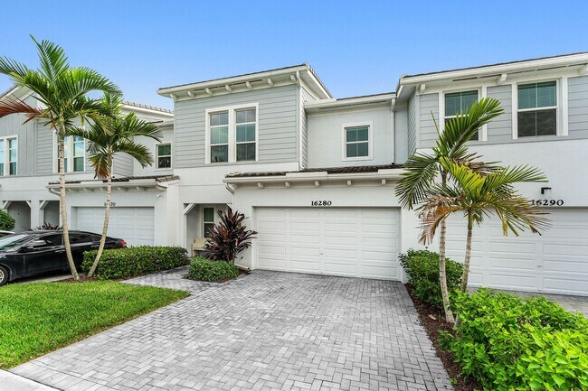 16280 Oakview Dr in Westlake, FL - Foto de edificio - Building Photo