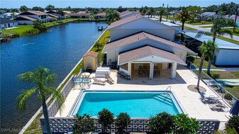 621 SE 15th St in Cape Coral, FL - Foto de edificio - Building Photo