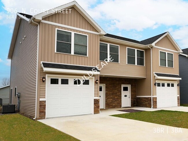 property at 906 N Ct St