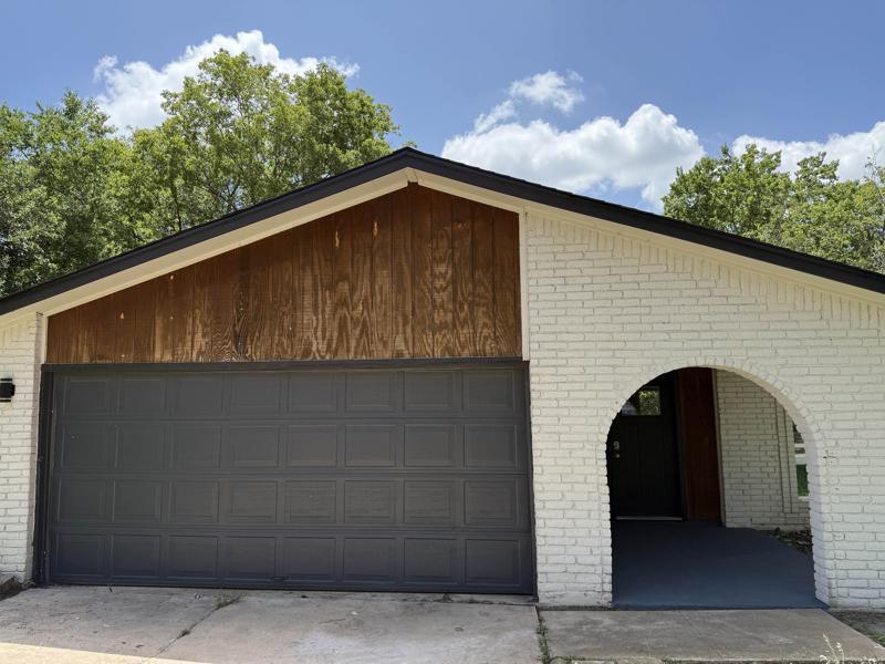 7207 E Meadow Bend Dr in Austin, TX - Building Photo