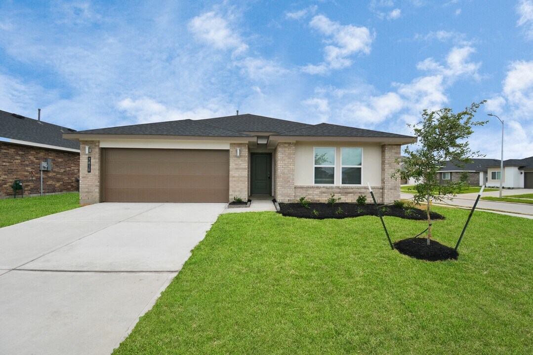 7810 Brumbly Ln in Rosharon, TX - Building Photo