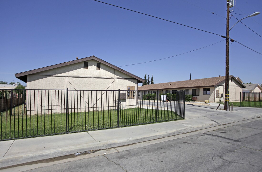 38357-38563 10th St E in Palmdale, CA - Building Photo