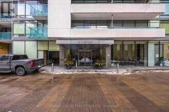 18 Yorkville Ave in Toronto, ON - Building Photo - Building Photo