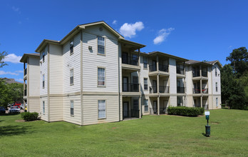 Arbors of Sam Houston in Huntsville, TX - Foto de edificio - Building Photo